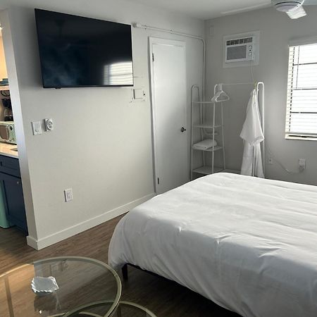 Sunburst Inn- Indian Shores Beach ภายนอก รูปภาพ